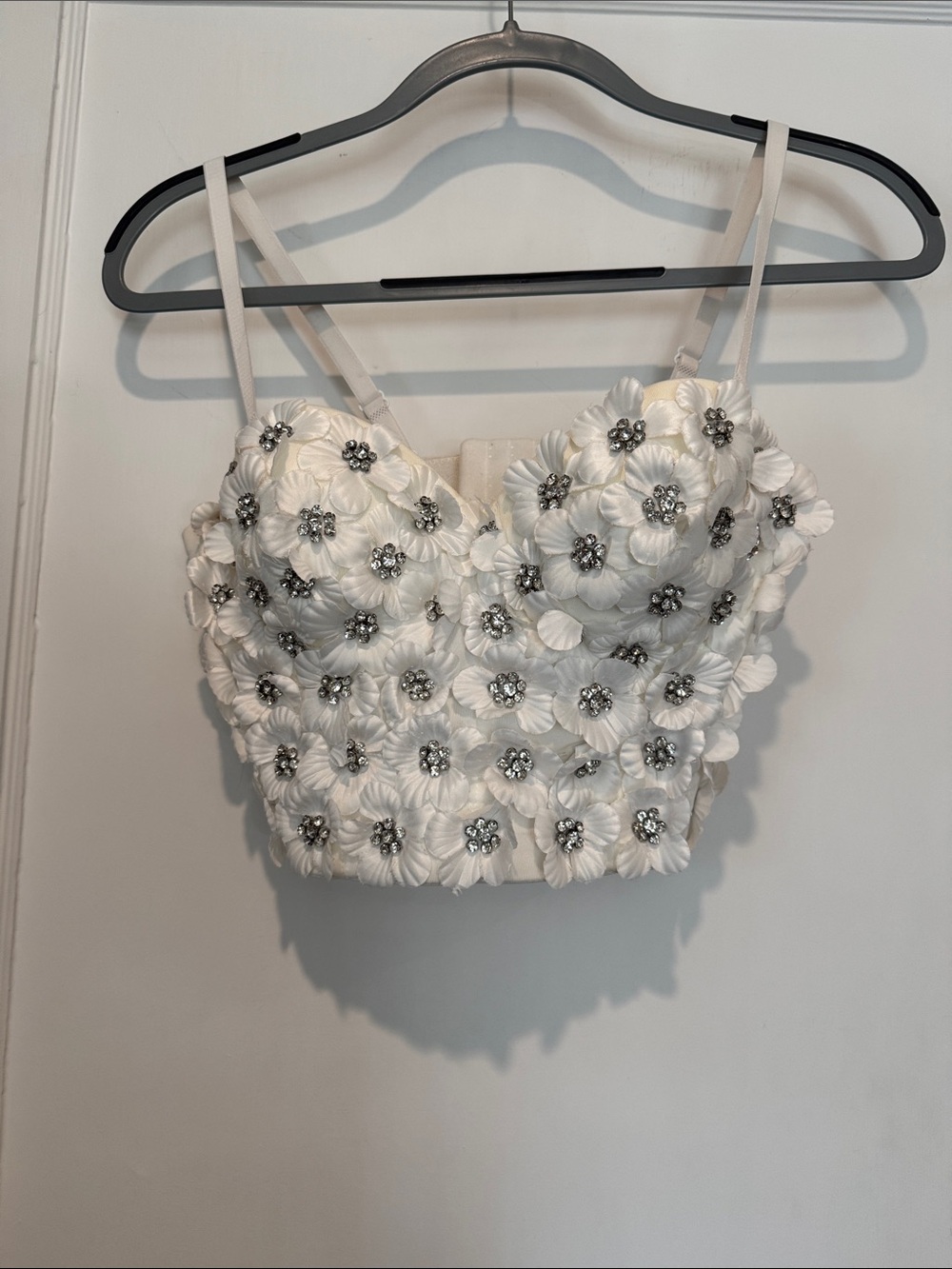 Floral Appliqué White Cropped Cami Top